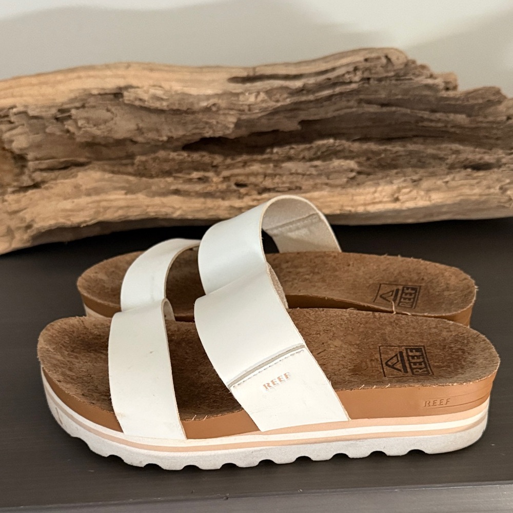 Reef Women's Cream and Tan Sandals